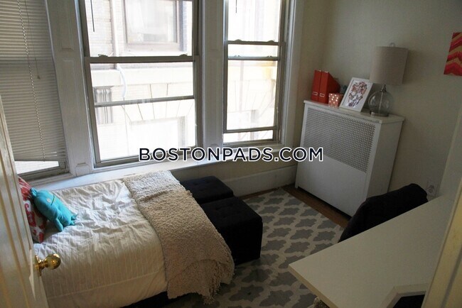 Building Photo - 871 Beacon St