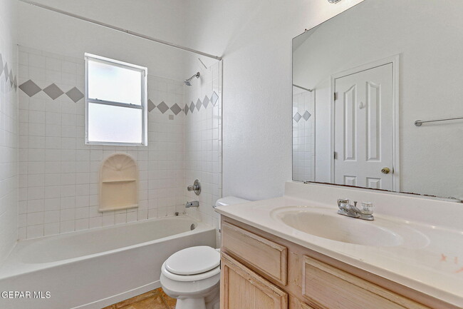 Building Photo - 5937 Chippendale Ave