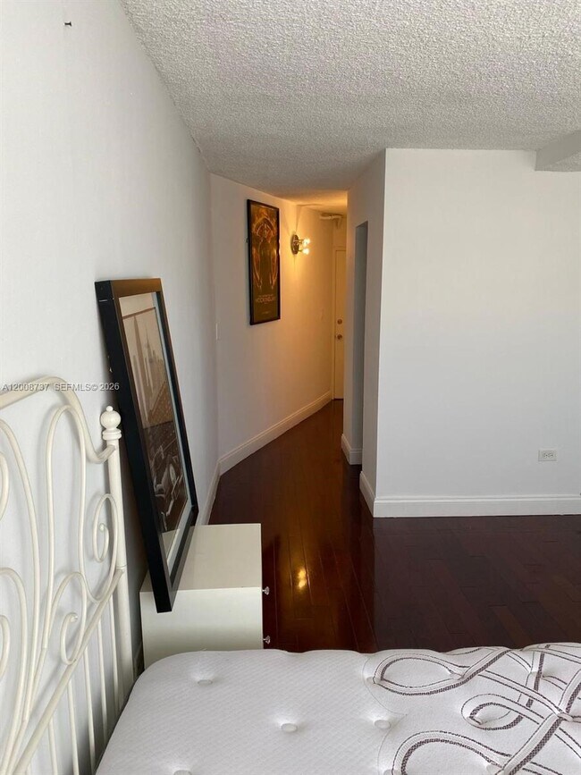 Building Photo - 1881 Washington Ave