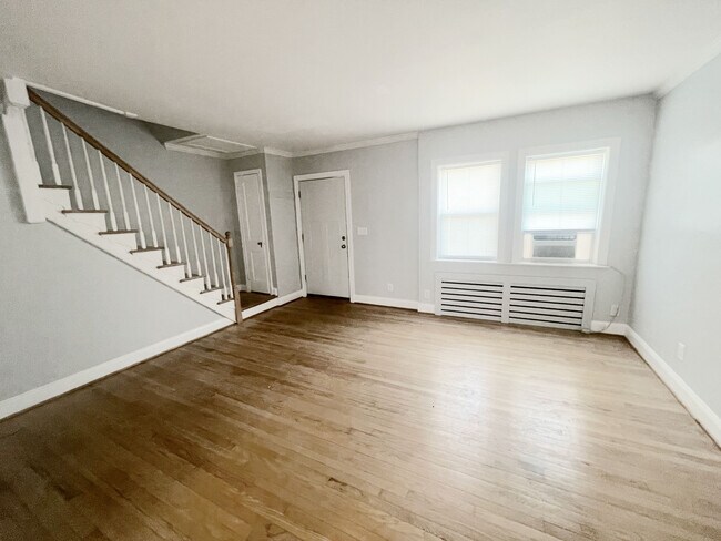 Building Photo - 43 E Burke Ave