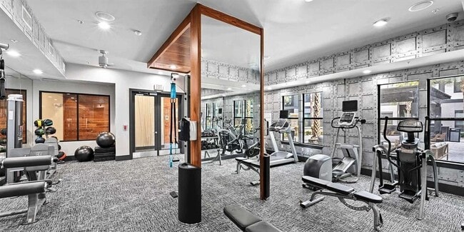 Building Photo - 776 N Orange Ave