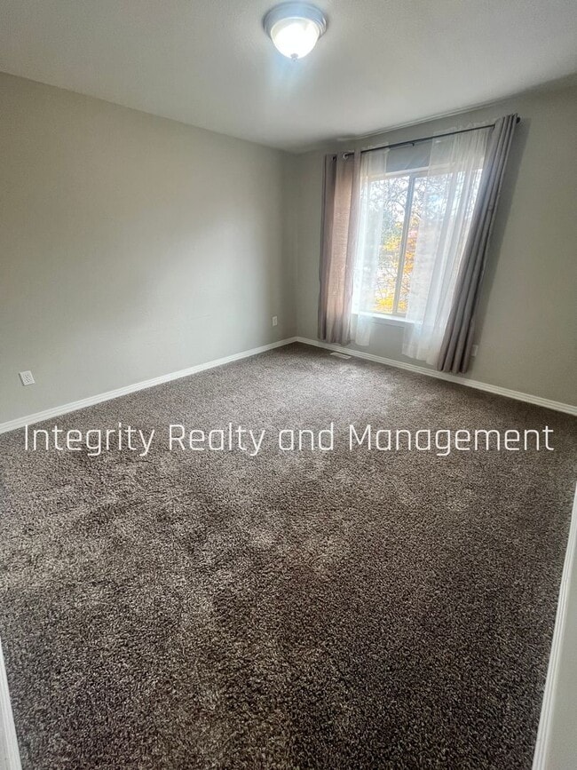 Building Photo - 4001 E 16th Ave