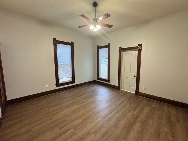 Building Photo - 121 E North St