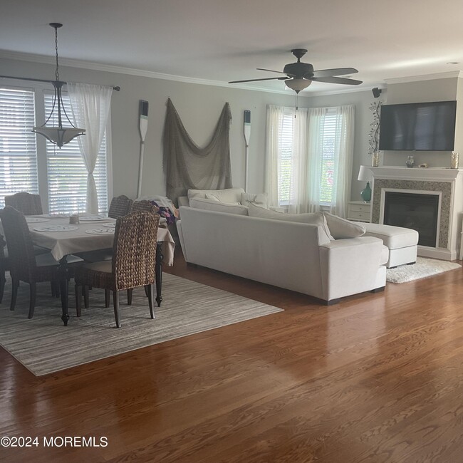 Building Photo - 45 E Pampano Dr
