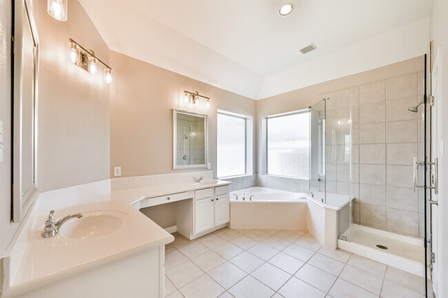 Building Photo - 1712 Hidden Brook Ln