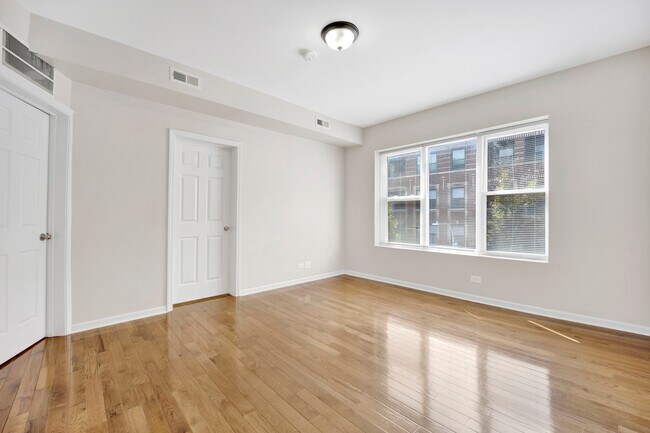 Building Photo - 3922 W Altgeld St