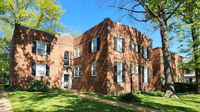Building Photo - One-Bedroom Apartment in Dogtown*In-Unit W...