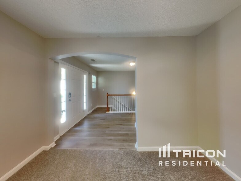 Building Photo - 5419 Village Ridge