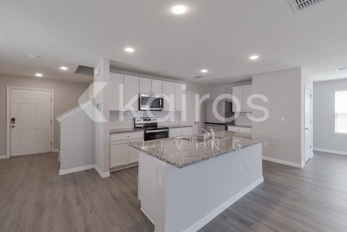Building Photo - 8642 SW 43rd Ter