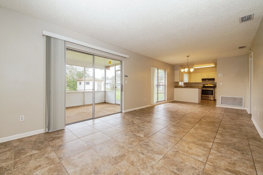 Building Photo - 2141 Kendall Ct