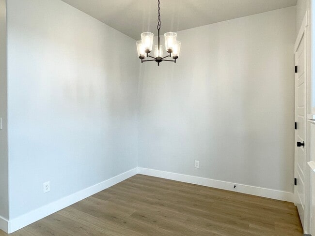 Building Photo - Awesome Corner Townhome at Mountain Ridge!
