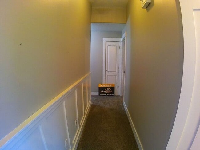 Building Photo - 5 bdrm 3bth Home 3 Car Garage Some utiliti...