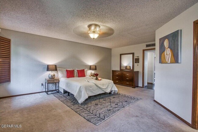 Building Photo - 6344 Via Aventura Dr