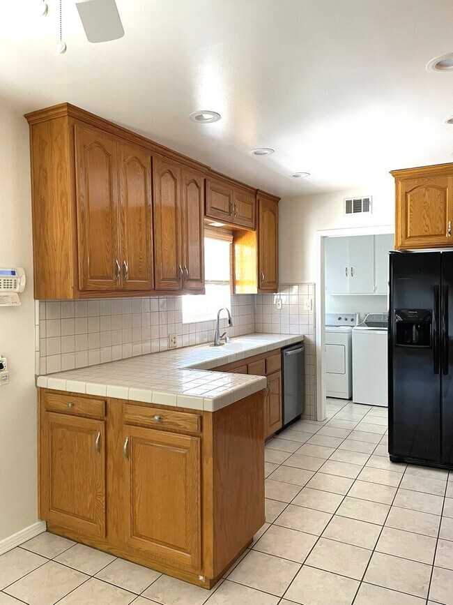 Building Photo - Charming 3-Bedroom Home with Modern Upgrad...