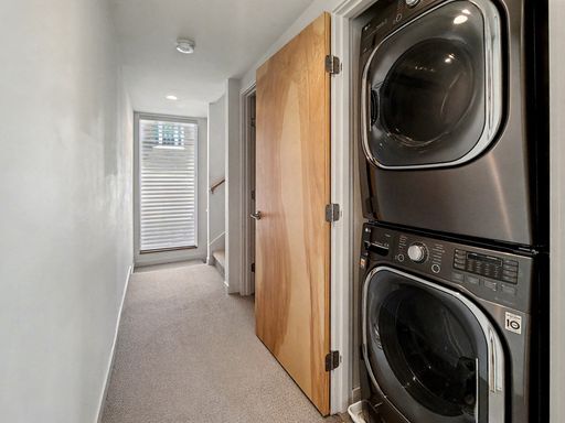 Building Photo - South Seattle 1 Bedroom + Office Townhouse...