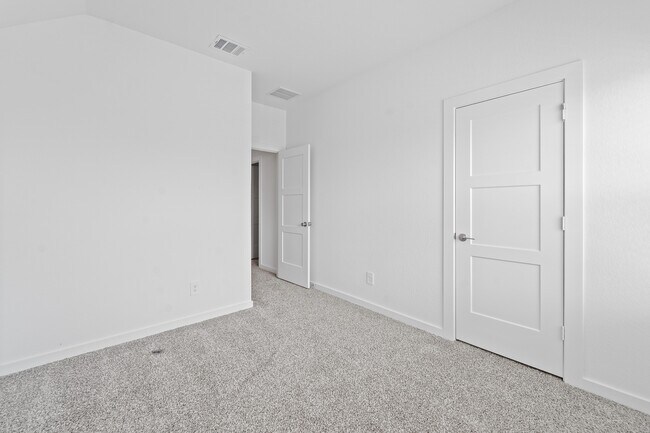 Building Photo - 1689 Daylight Lk Dr