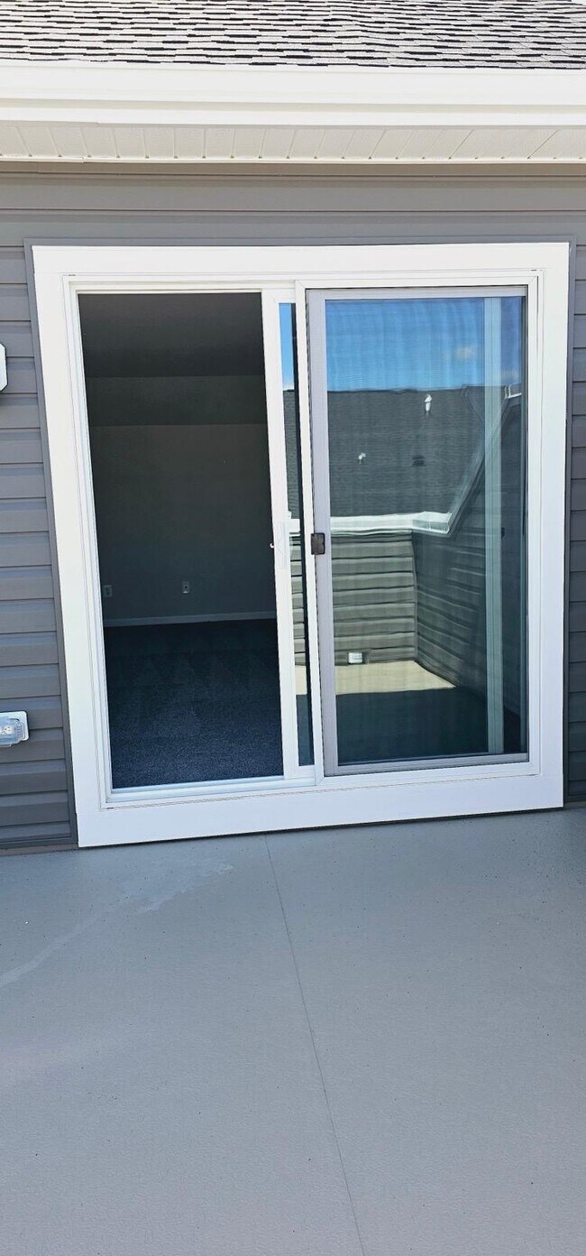 Building Photo - 2550 Hopton Ln