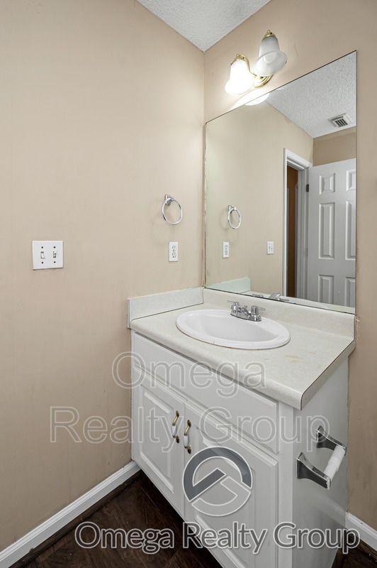 Building Photo - 5561 Heatherbrae Ln