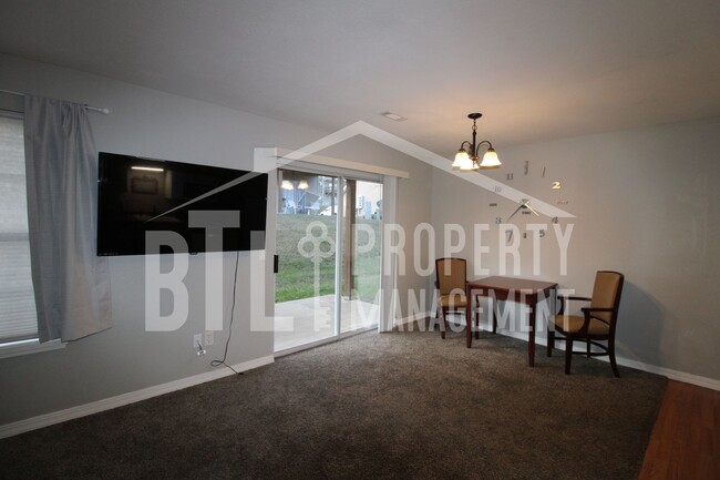 Building Photo - NEW YEAR PRICE DROP!  Fully Furnished One ...