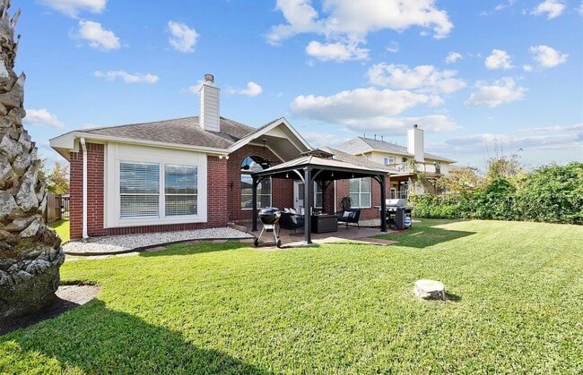 Building Photo - 814 N Elder Grove Dr