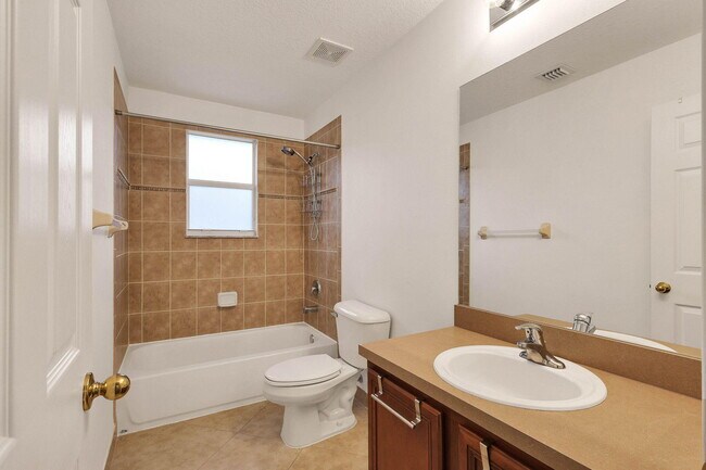 Building Photo - 2988 SE Lexington Lakes Dr