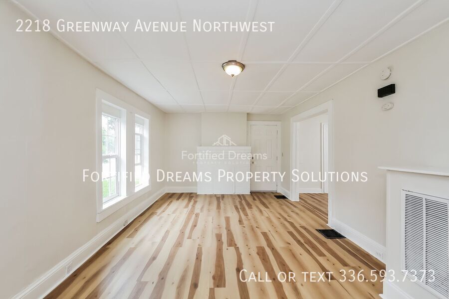 Building Photo - 2218 Greenway Ave NW