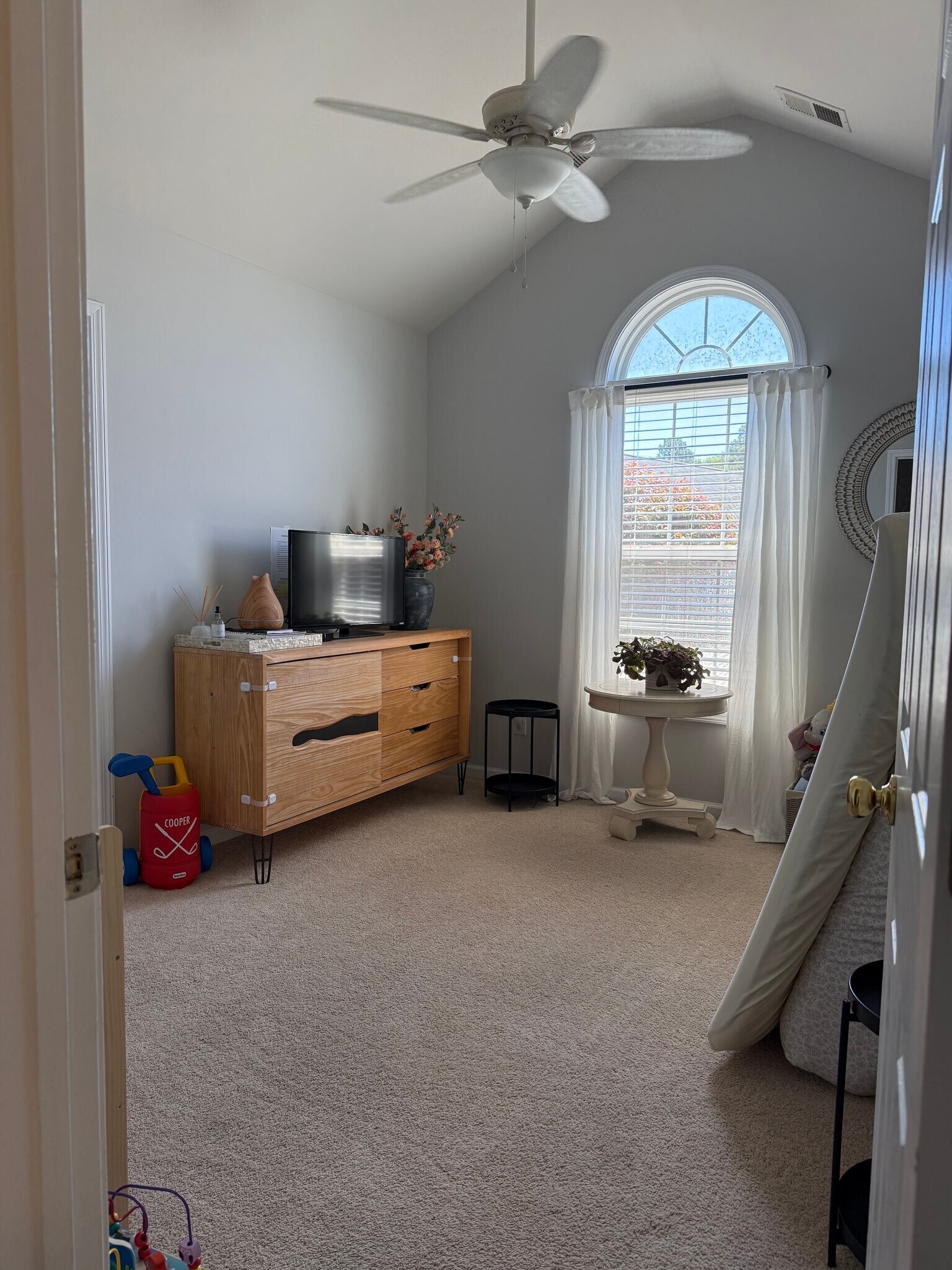 Building Photo - 250 Vesta Dr