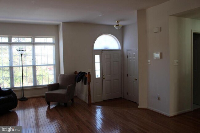 Building Photo - 7337 Oldham Leeds Way