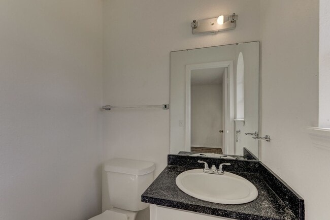 Building Photo - Cozy & Stylish Living Near ESA Park with F...