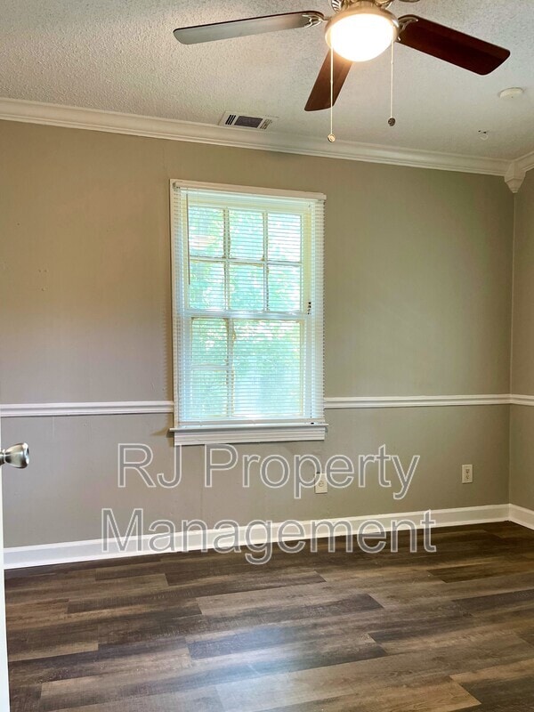 Building Photo - 4095 Chelsea Ave