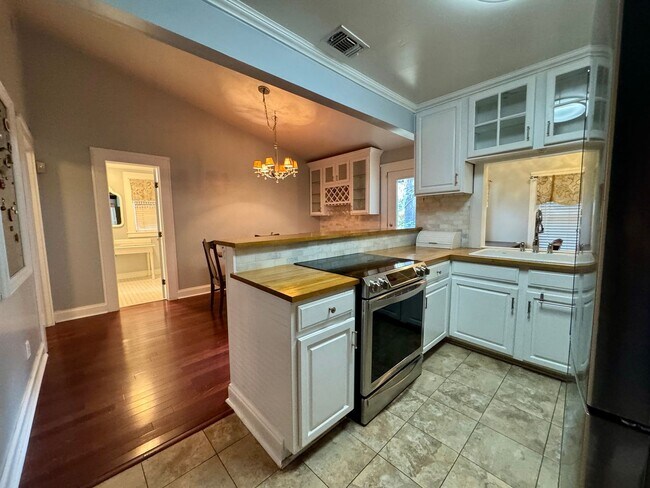 Building Photo - Great 3 Bed 2 Bath Home in Seminole Heights