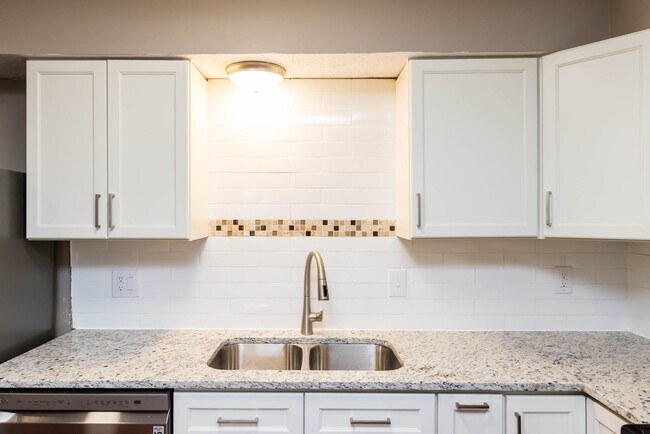 Building Photo - 5497 Archway Dr