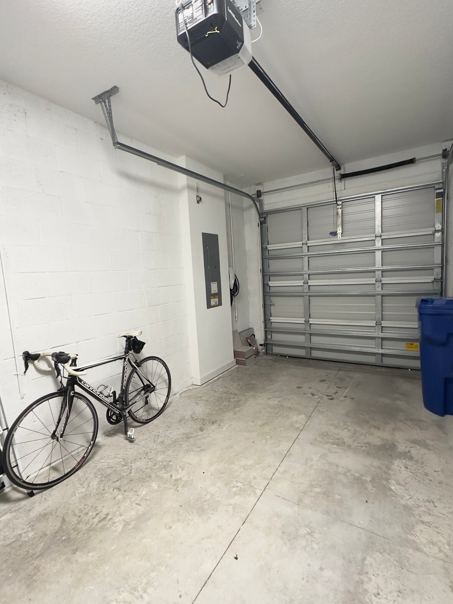 Building Photo - 69 Bandol St