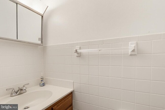 Building Photo - 206 N Towne Ct