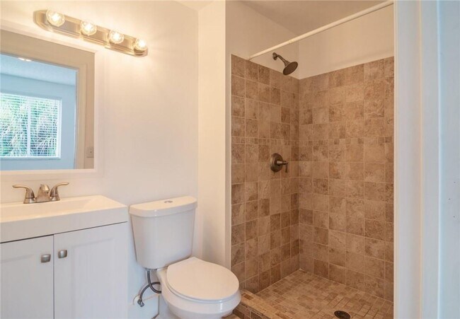 Building Photo - 16637 Hemingway Dr