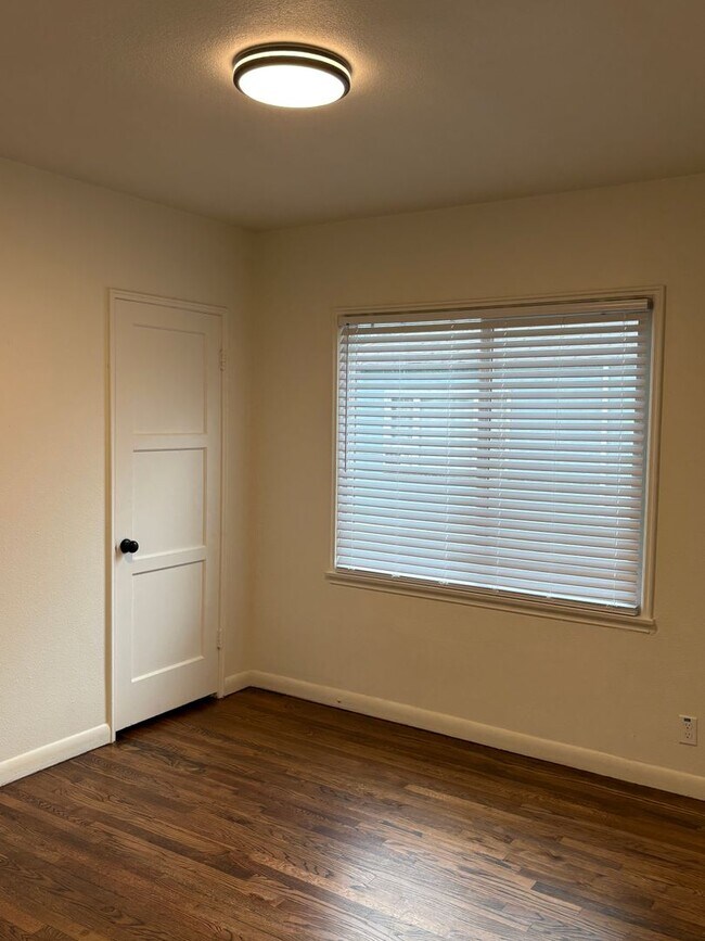 Building Photo - Live in Ballard - everything is new! 2 bed 2 bath