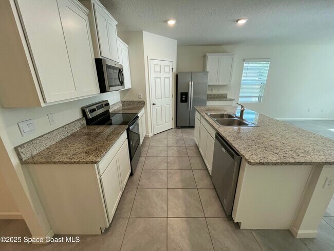Building Photo - 7459 Tourmaline Dr