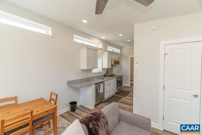 Building Photo - 1403 Burgess Ln