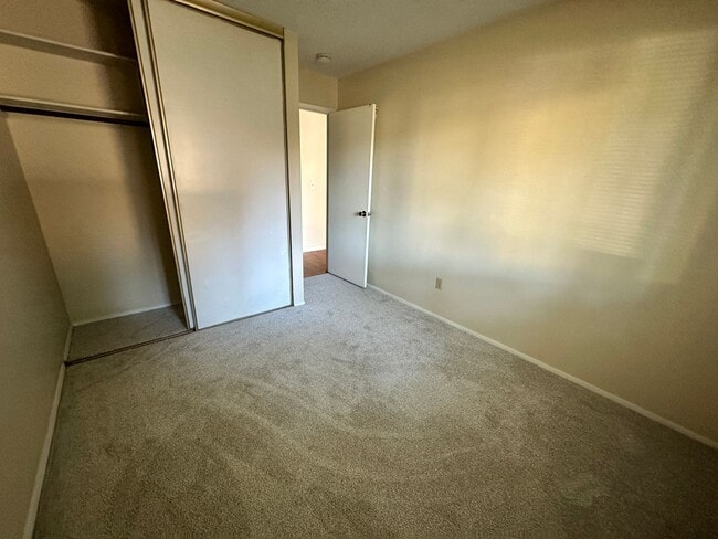 Building Photo - 3-Bedroom Unit on one level with a 1-car garage! Rent includes water-sewer and garbage!