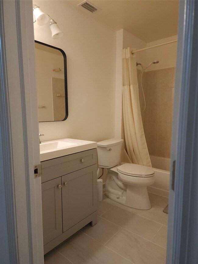 Building Photo - 2877 Belmont Ln