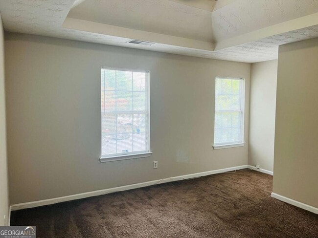 Building Photo - 690 Escalade Dr