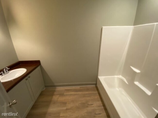 Building Photo - 3 br, 2.5 bath House - 2094 Smith Rd B Unit B