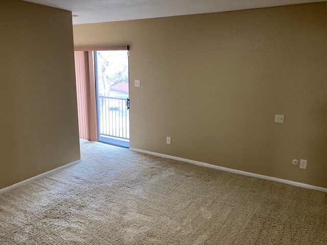 Building Photo - 7450 Holly Hill Dr