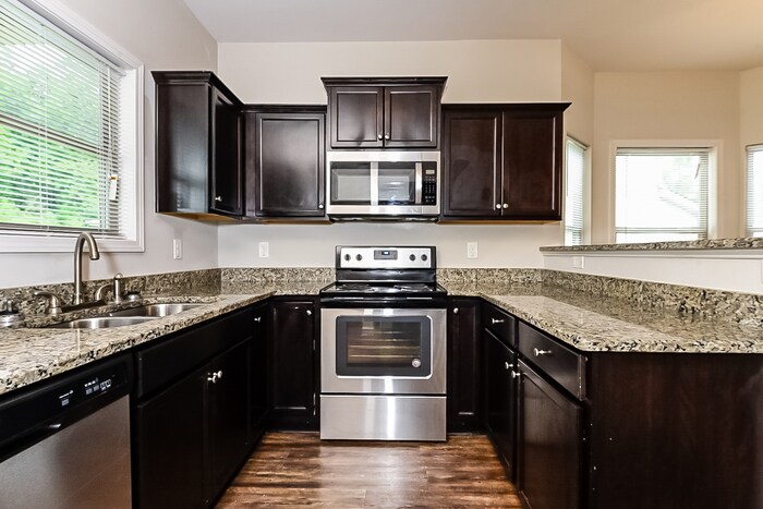 Building Photo - 1024 Allegiance Dr