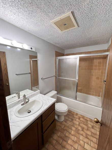 Building Photo - 123 N Locust St