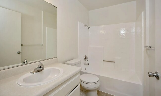 Building Photo - 5541 Fulcher Ave