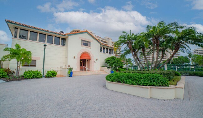 Building Photo - Luxury Seasonal or Annual Rental in the Prestigious Grand Bay Community – Longboat Key