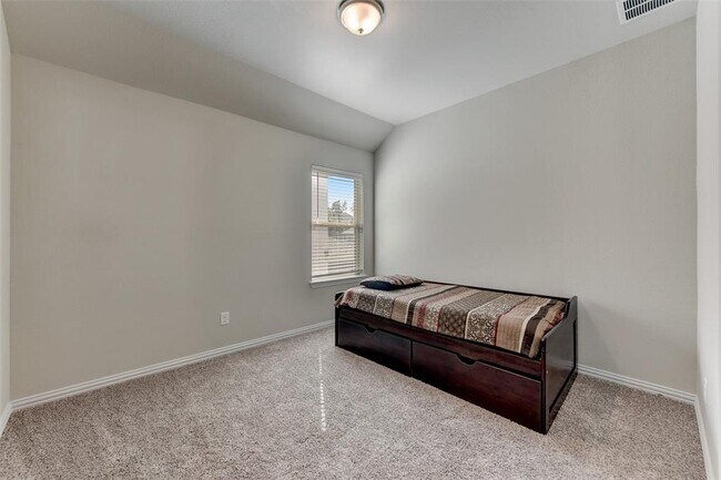 Building Photo - 222 Eagle Ford Dr