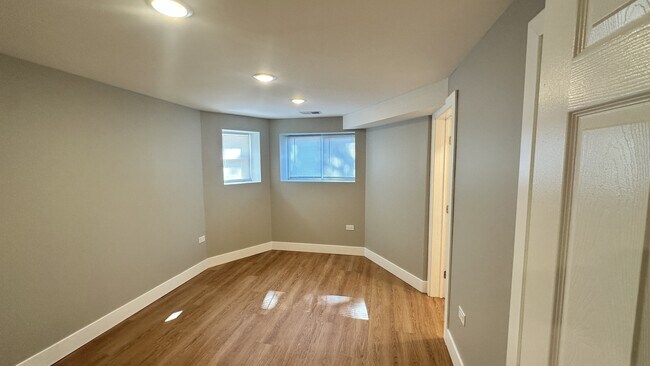 Building Photo - 1429 N Fairfield Ave