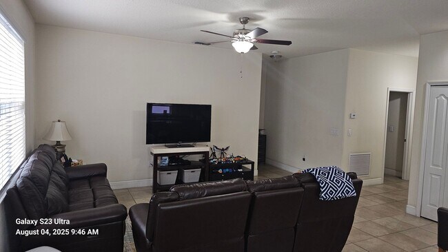 Building Photo - Beautiful 3 Bedroom Home for Rent in Oakbr...